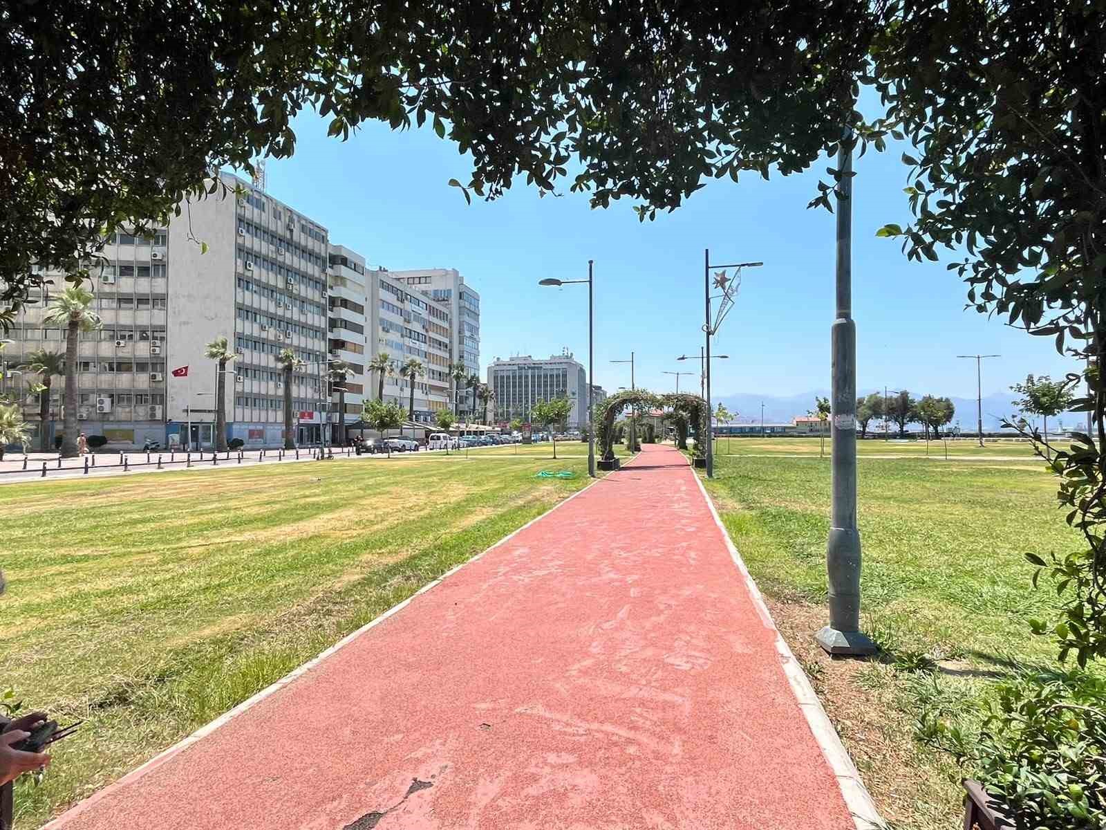 İzmir Kordon’da ’sıcak’ sessizlik 8 izmir kordonda sicak sessizlik 4 bMlNYIcn