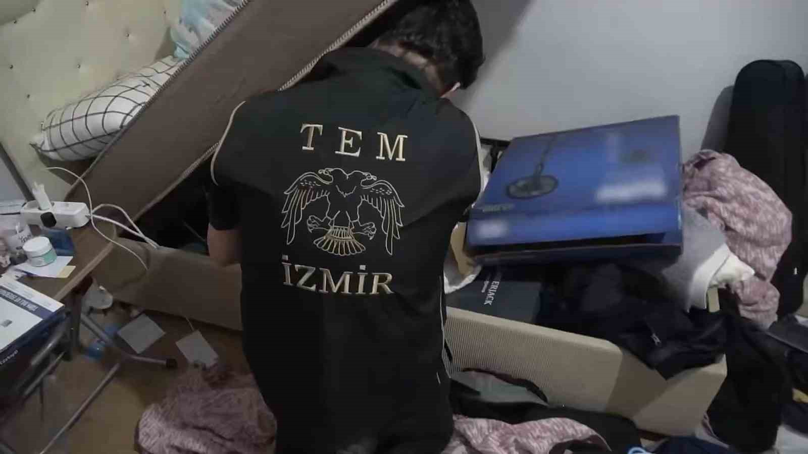 İzmir merkezli 12 ilde FETÖ operasyonu: 80 şüpheli yakalandı 6 izmir merkezli 12 ilde feto operasyonu 80 supheli yakalandi 2 p8sq9DNd