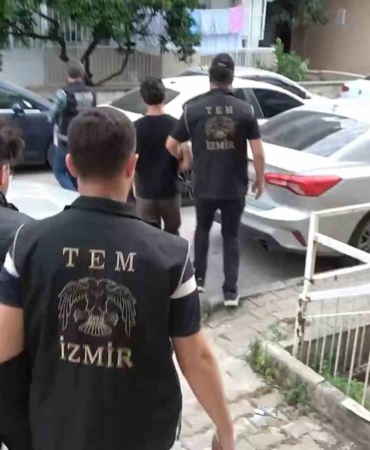 izmir-merkezli-12-ilde-feto-operasyonu-80-supheli-yakalandi-7bmMRkUu.jpg