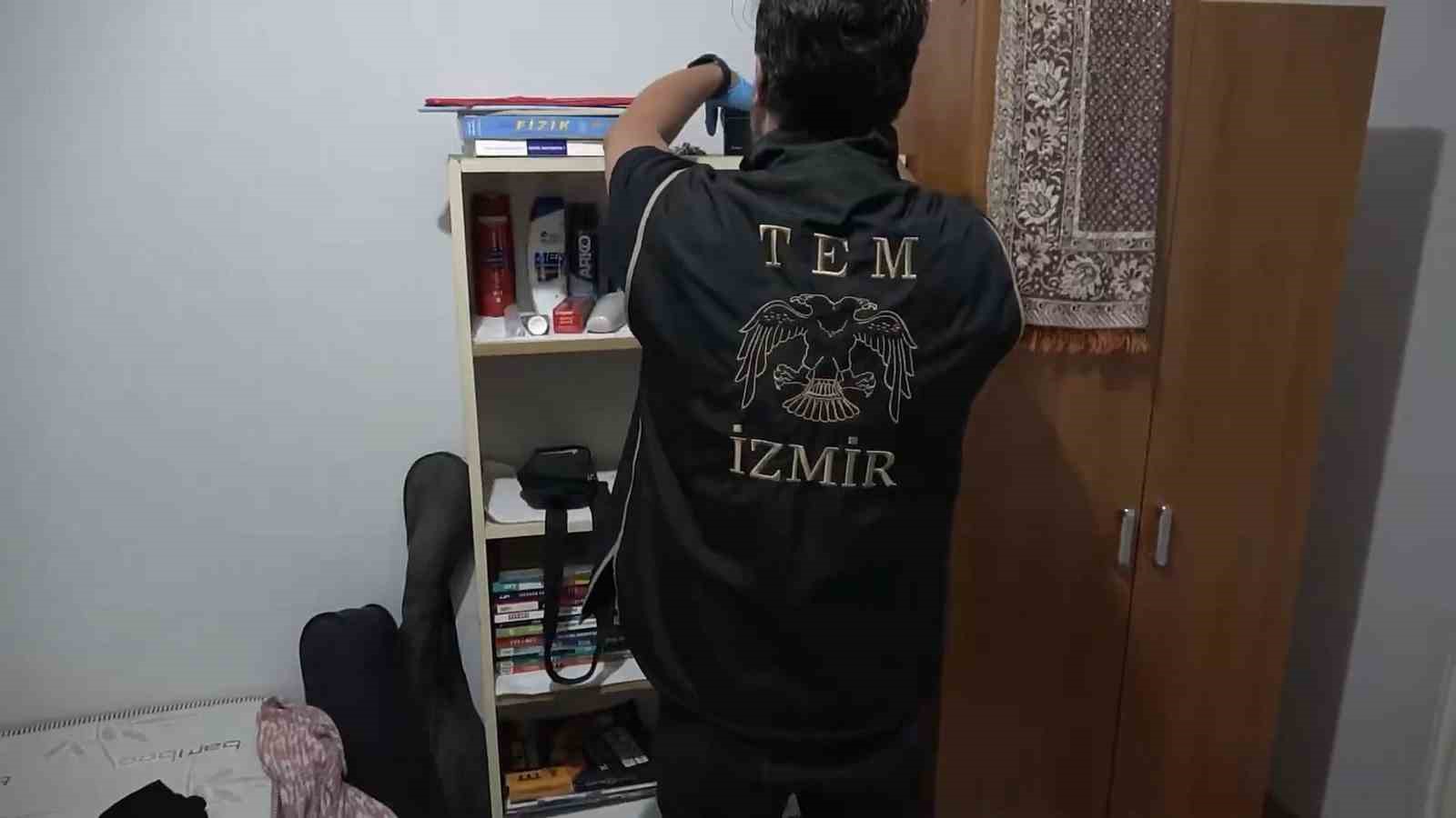 İzmir merkezli 12 ilde FETÖ operasyonunda 41 tutuklama 7 izmir merkezli 12 ilde feto operasyonunda 41 tutuklama 3 NvXT7Cwk