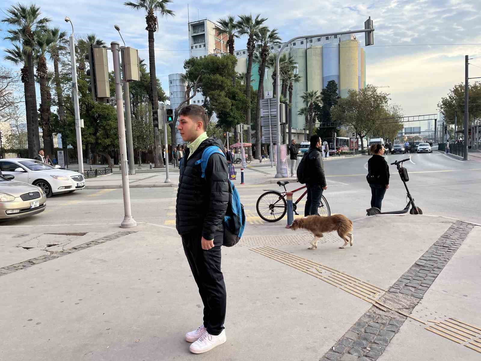 izmir saat 0905te atasini andi 1 RgYR3b9X