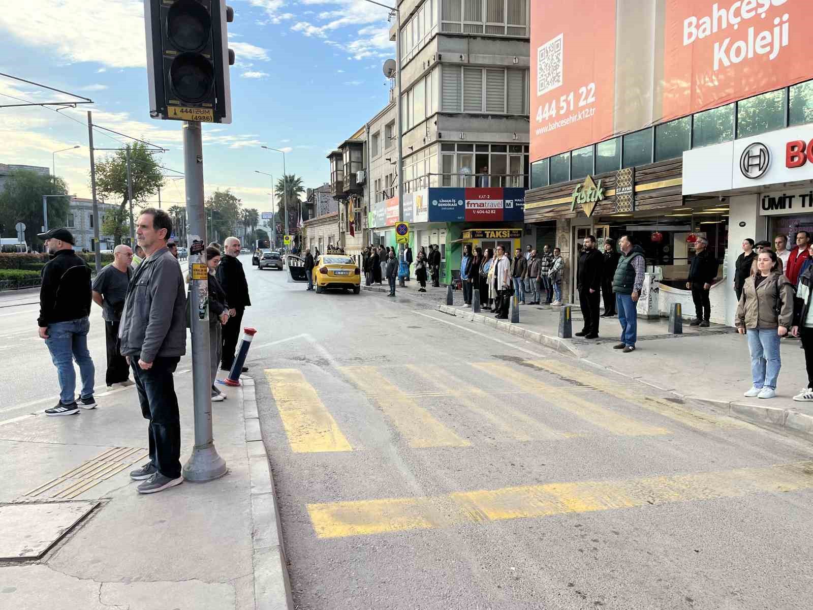 izmir saat 0905te atasini andi 2 lGccvVVd