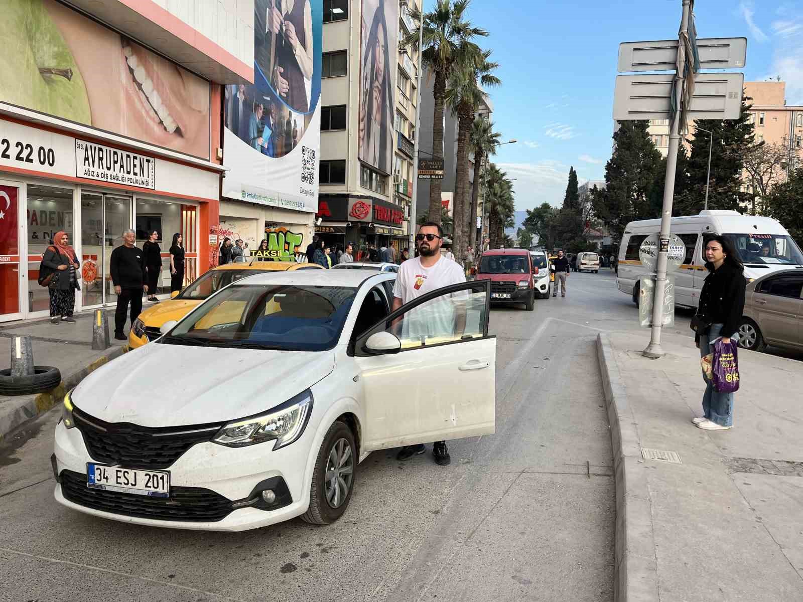 izmir saat 0905te atasini andi 3 LOqp9fha