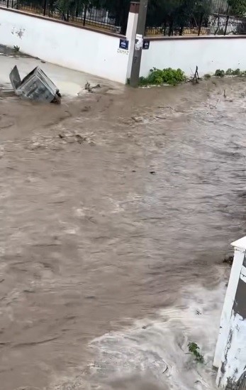 izmir saganaga teslim yollar ve tarim arazileri sular altinda 1 bF3Rq32Q