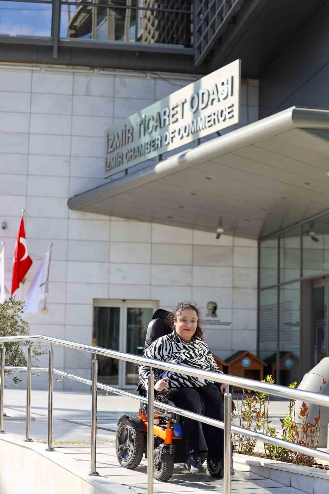 izmir ticaret odasina kirmizi bayrak gururu 2 WmWpGc1C