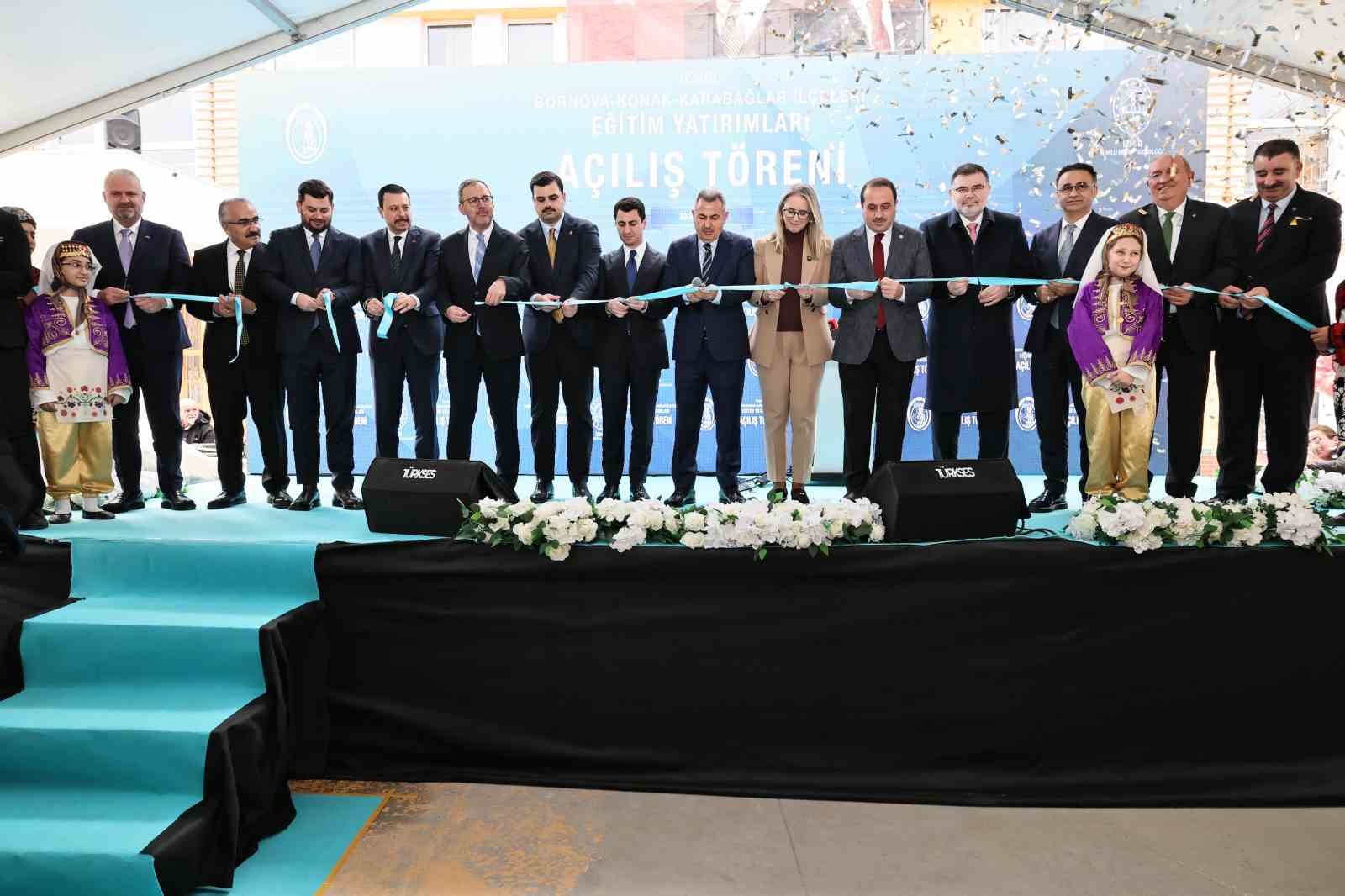 izmirde 1 milyar lirayi asan yatirimla 20 yeni okul egitime acildi 0 HJU748Fd