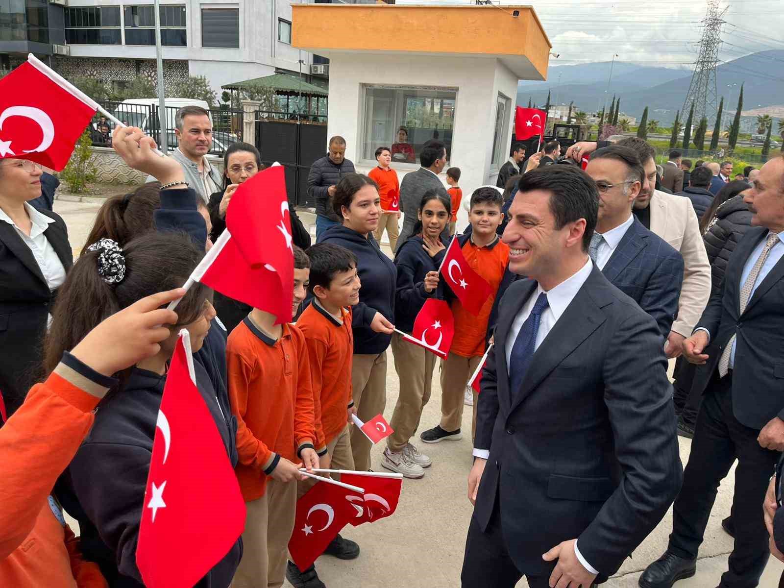 izmirde 1 milyar lirayi asan yatirimla 20 yeni okul egitime acildi 10 zWZgGSD7