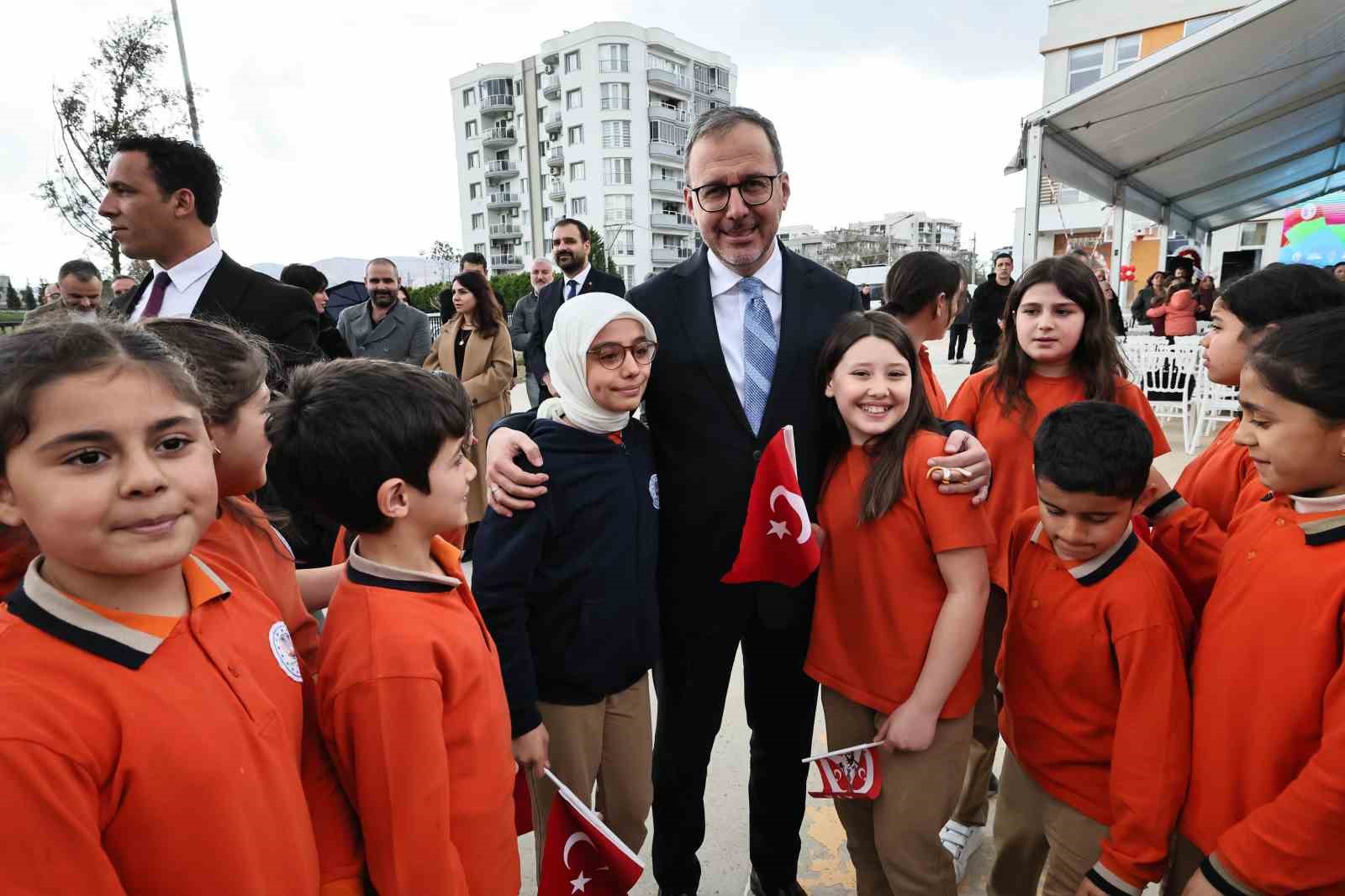 izmirde 1 milyar lirayi asan yatirimla 20 yeni okul egitime acildi 4 HvSg4zb8