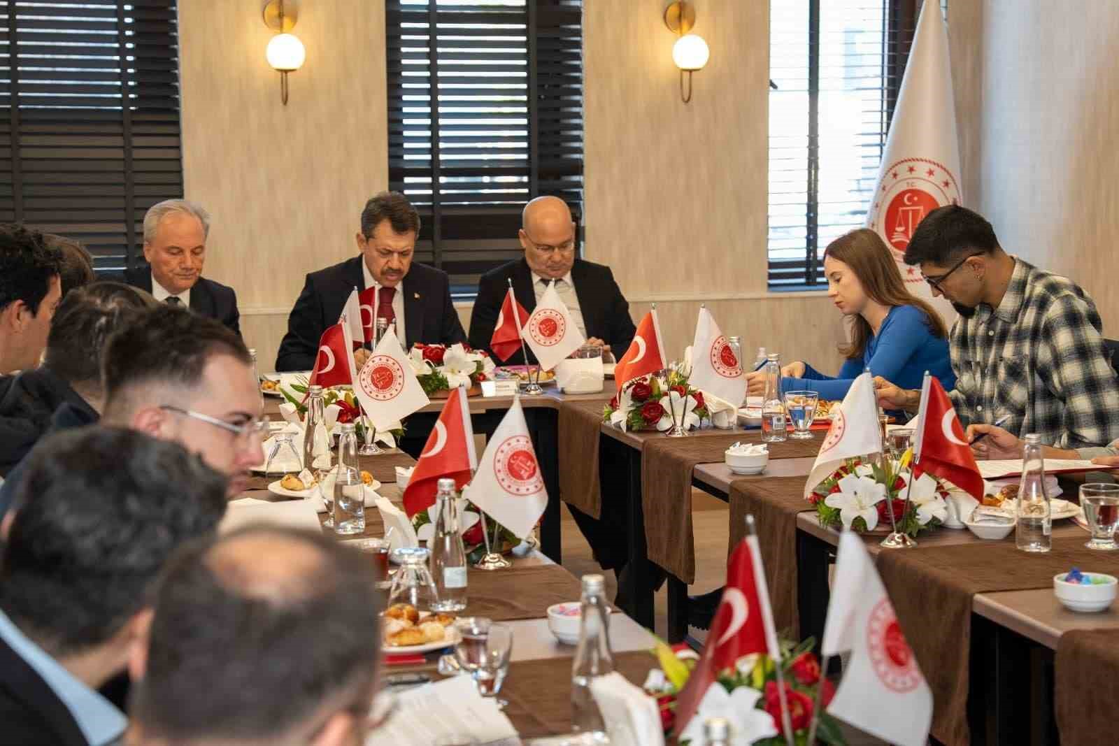izmirde 11 yargi paketinden bin 667 hukumlu yararlandi 0 fpYmfKmZ