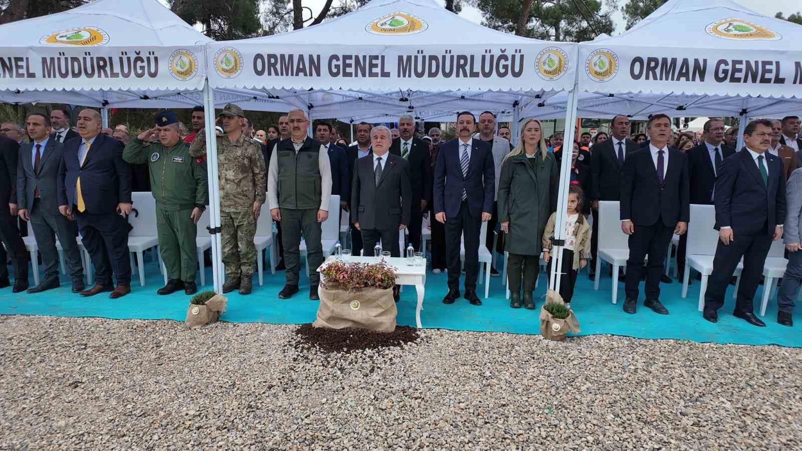 izmirde 115 bin fidan toprakla bulustu 2 Y1OjgPHE