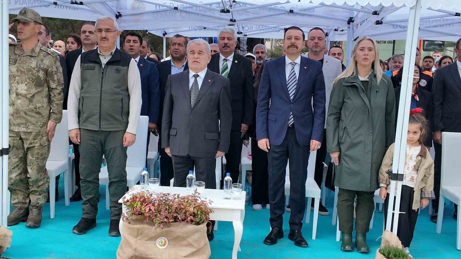 izmirde 115 bin fidan toprakla bulustu 3 2vsbu1XT