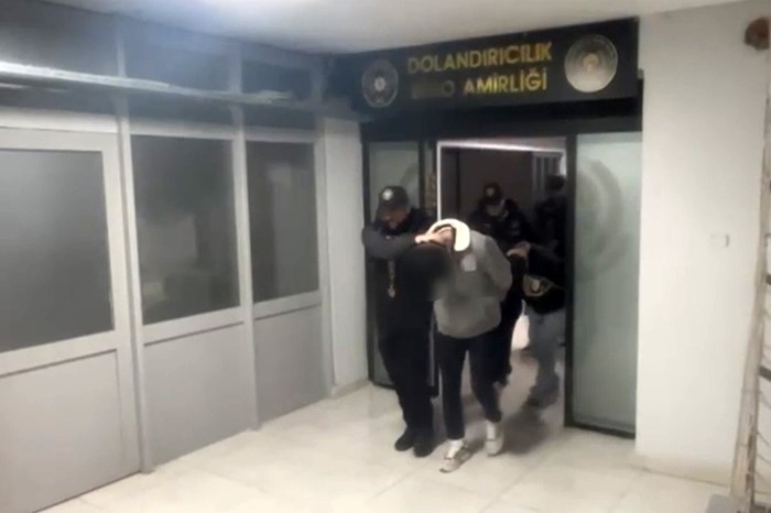 izmirde 15 milyonluk sahte uzlastirmaci vurgunu 15 tutuklama 0 ichvYd1X