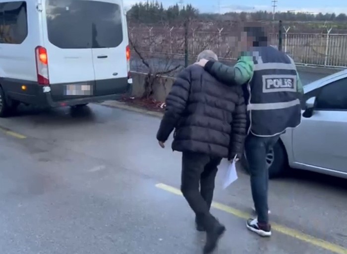 izmirde 15 milyonluk sahte uzlastirmaci vurgunu 15 tutuklama 2 KN4KUXuh