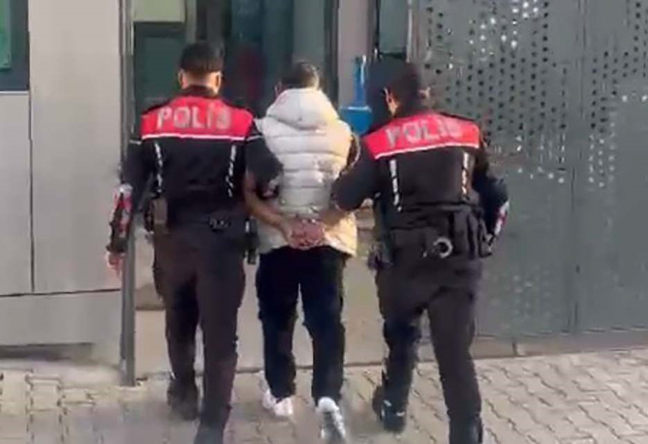 izmirde 16 yilla aranan firari hukumlu yakalandi 0 OiWUq3E3