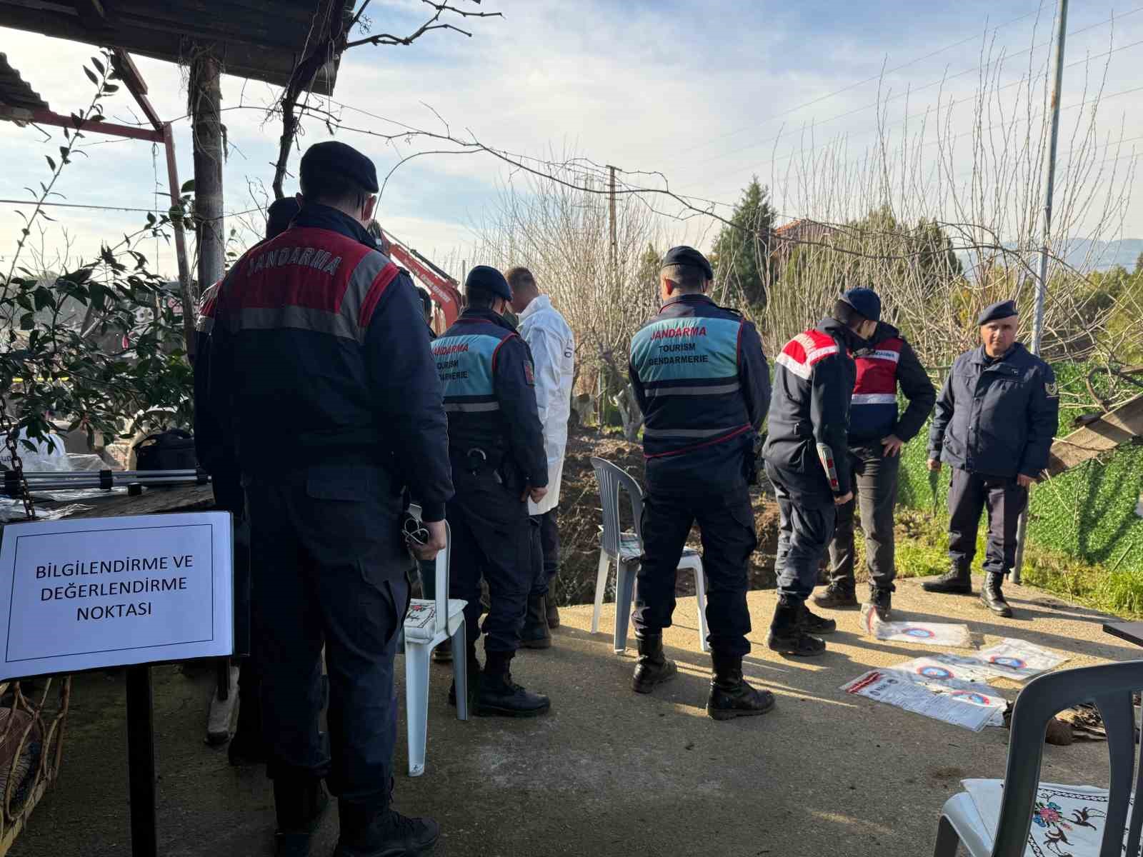 izmirde 17 yildir kayip kadinin cesedi eski enistesinin bahcesinde bulundu 0 5Oyfbt6j