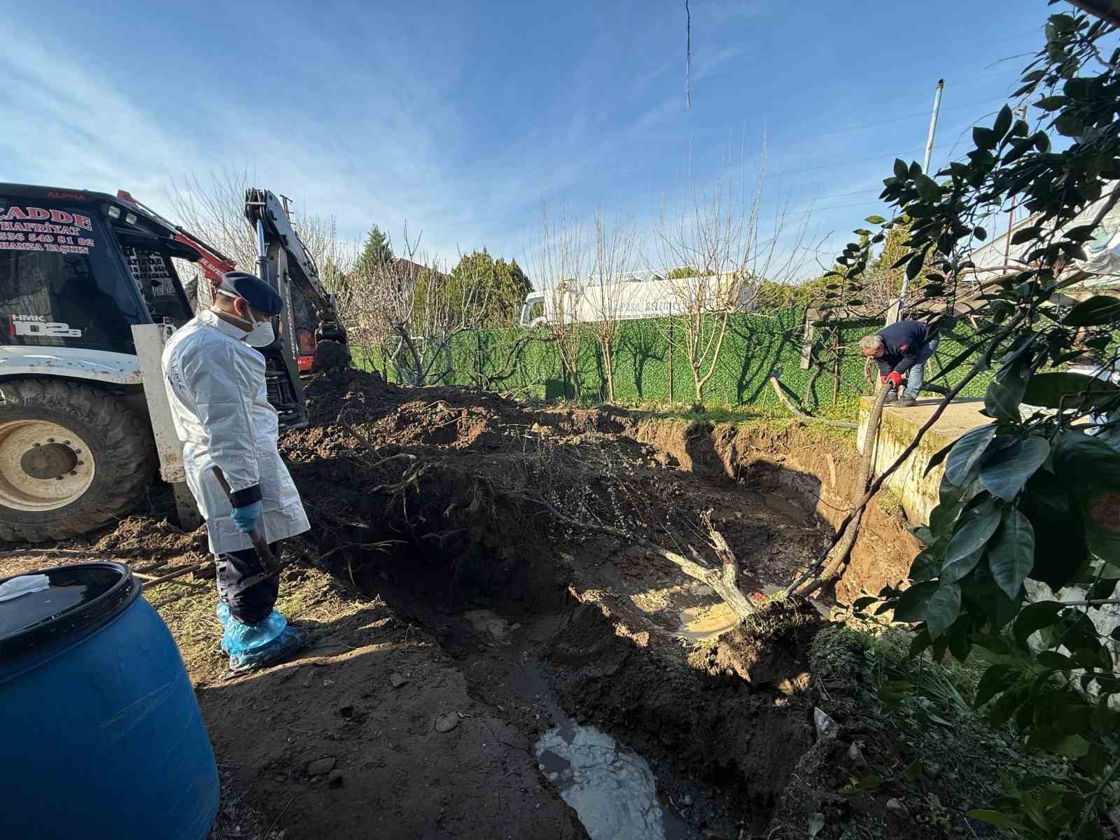 izmirde 17 yildir kayip kadinin cesedi eski enistesinin bahcesinde bulundu 3 y13e7L12
