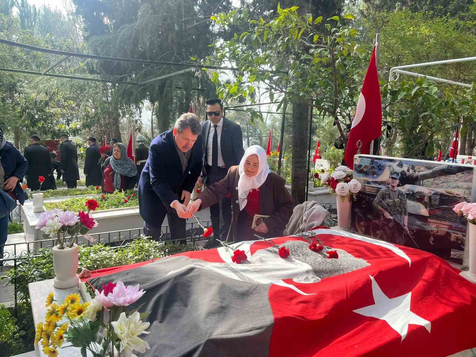 izmirde 18 mart canakkale deniz zaferinin 111 yil donumunde sehitler anildi 0