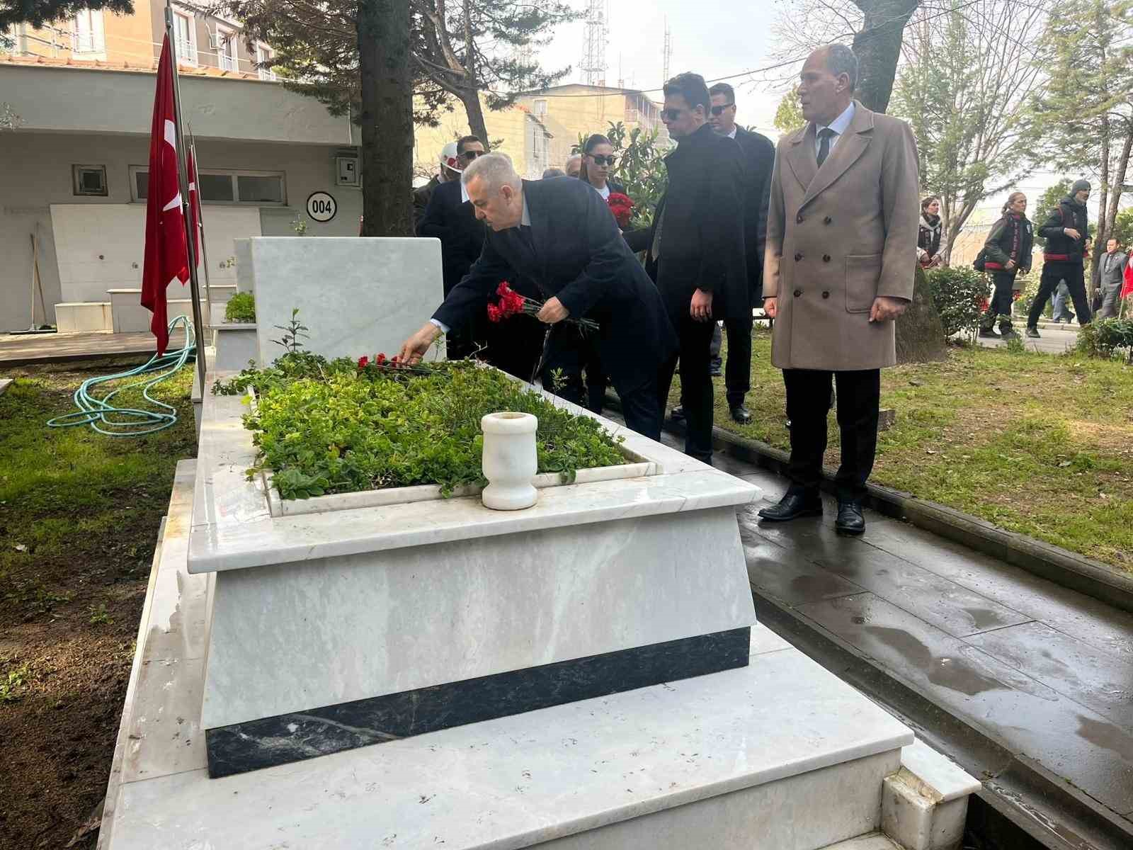 izmirde 18 mart canakkale deniz zaferinin 111 yil donumunde sehitler anildi 6 TFfmnPdN