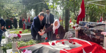 izmirde-18-mart-canakkale-deniz-zaferinin-111-yil-donumunde-sehitler-anildi-pT6gjPcH.jpg