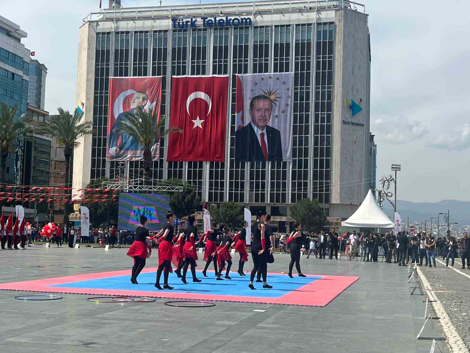 izmirde 19 mayis coskuyla kutlandi 4 WnLJRHq2