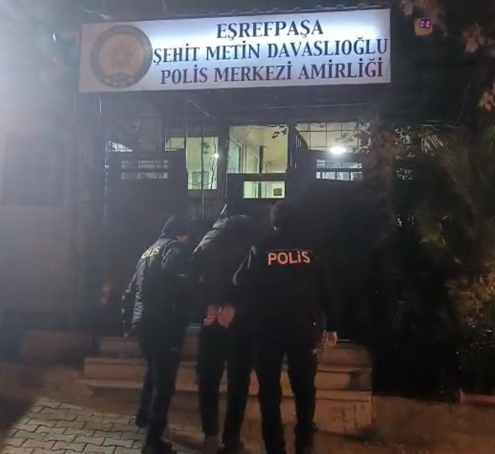 izmirde 19 yil hapis cezasi bulunan firari yakalandi 0 qeJ2vnmV