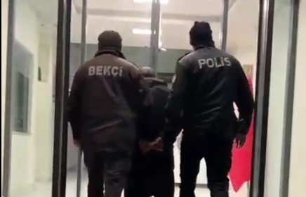 izmirde 23 yil hapis cezasi bulunan firari yakalandi 0 N9DLg7lK