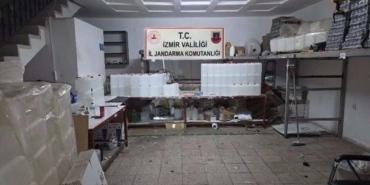 izmirde-25-milyon-tllik-kacak-alkol-ve-tutun-operasyonu-14-supheliye-islem-v6tU8lRe.jpg