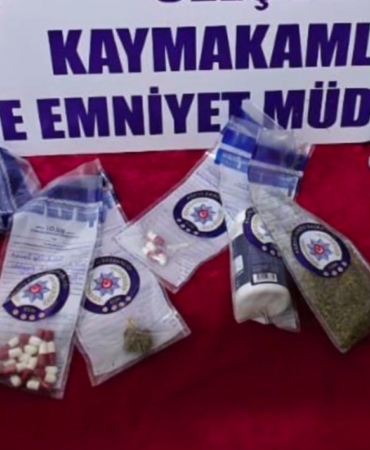 izmirde-3-aylik-takiple-yakalanan-18-zehir-taciri-tutuklandi-TYUVHj7T.jpg