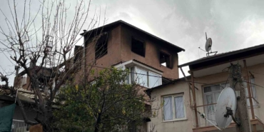 izmirde-3-katli-binanin-cati-katinda-yangin-Sg9gsvFV.jpg