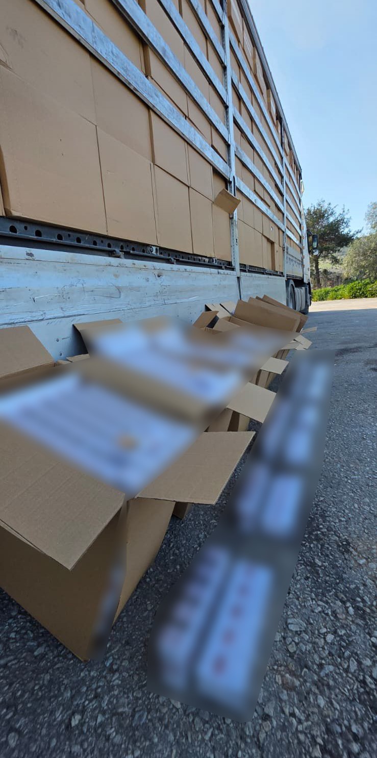 izmirde 35 milyon lira degerinde kacak sigara ele gecirildi 3 tutuklama 1 fLppmX9i