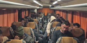 izmirde-36-duzensiz-gocmen-ve-1-gocmen-kacakcisi-yakalandi-Y1nNQJWT.jpg
