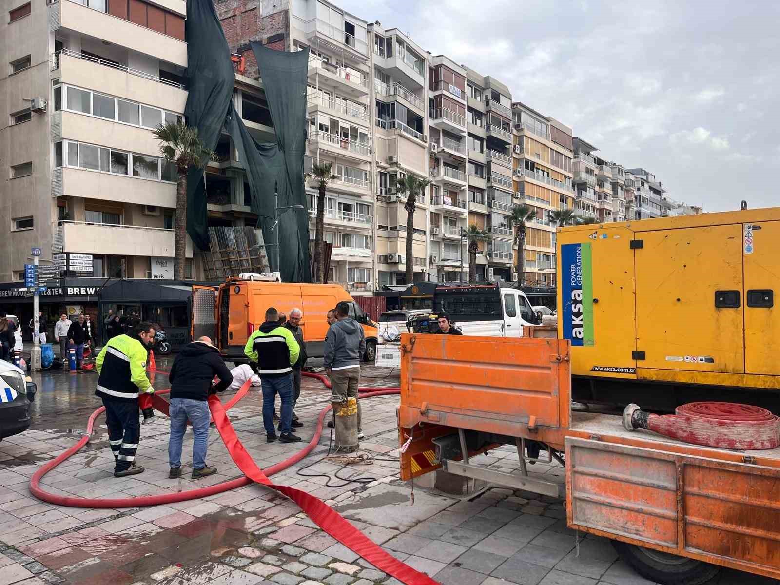 izmirde 50 yilda bir gorulen meteorolojik tablo dalgalar 1 metreye ulasti 4 BYNQft63
