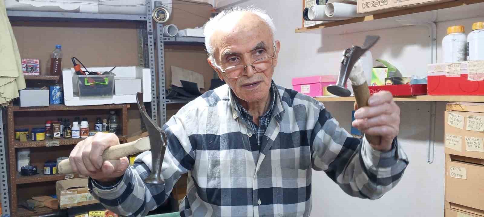 İzmir’de 60 yıllık ayakkabı ustası teknolojiye karşı direniyor 6 izmirde 60 yillik ayakkabi ustasi teknolojiye karsi direniyor 2 Ni8Rg9u8