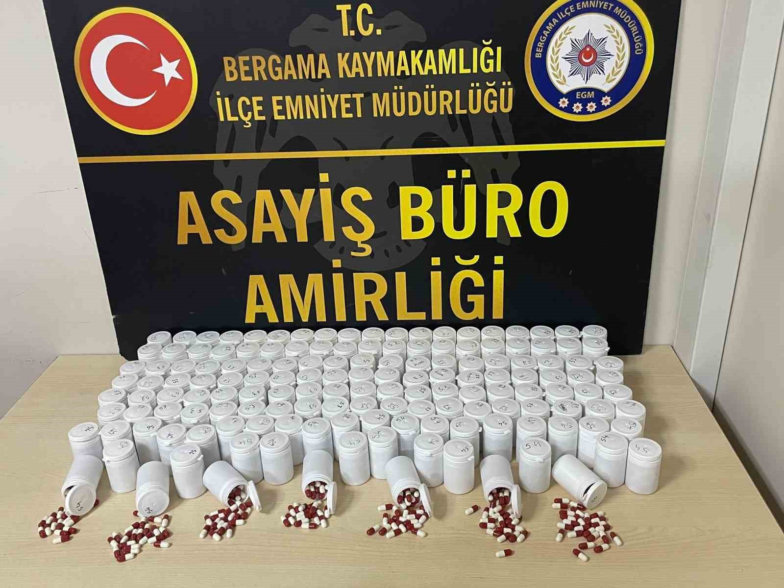izmirde 8 bin adet uyusturucu hapla yakalanan supheli tutuklandi 0 znkky2ef