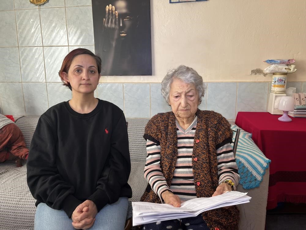 izmirde 85 yasindaki anneannesini dolandirdigi iddia edilen torun ve suc ortagi tutuklandi 2 CtWz1LZC