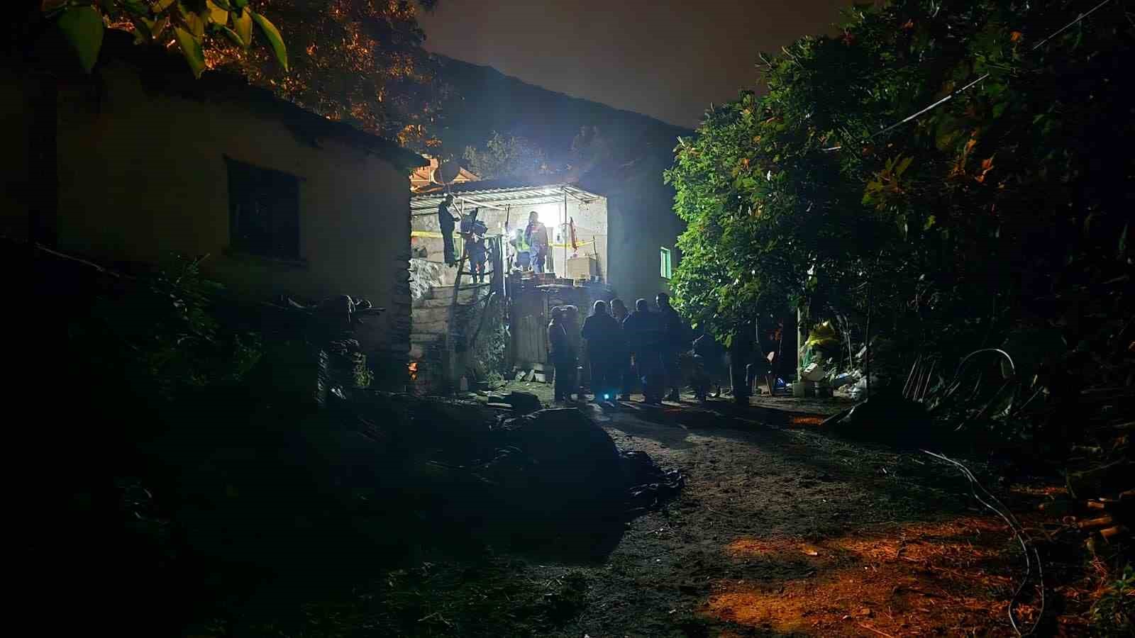 İzmir’de aile faciası: Oğlunu öldürdü, eşini ağır yaraladı 6 izmirde aile faciasi oglunu oldurdu esini agir yaraladi 2 RDbjp3EJ