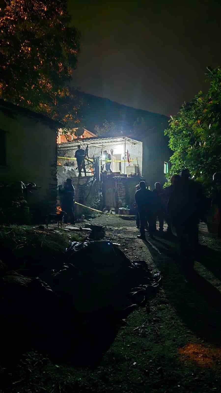 İzmir’de aile faciası: Oğlunu öldürdü, eşini ağır yaraladı 7 izmirde aile faciasi oglunu oldurdu esini agir yaraladi 3 RhhHJD5i