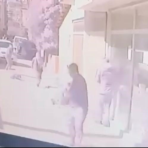 izmirde alacak verecek kavgasi kanli bitti 1 yarali 1 FEjF8EiZ