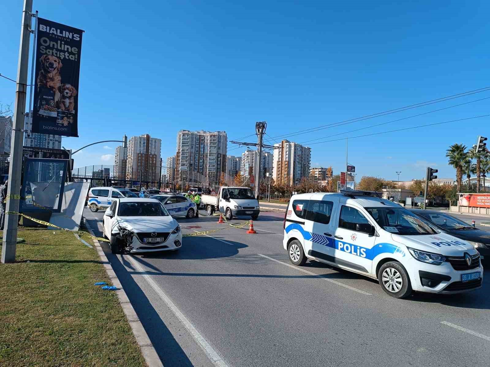 izmirde alkollu surucunun carptigi yasli kadin hayatini kaybetti 0 aWdlFGYP