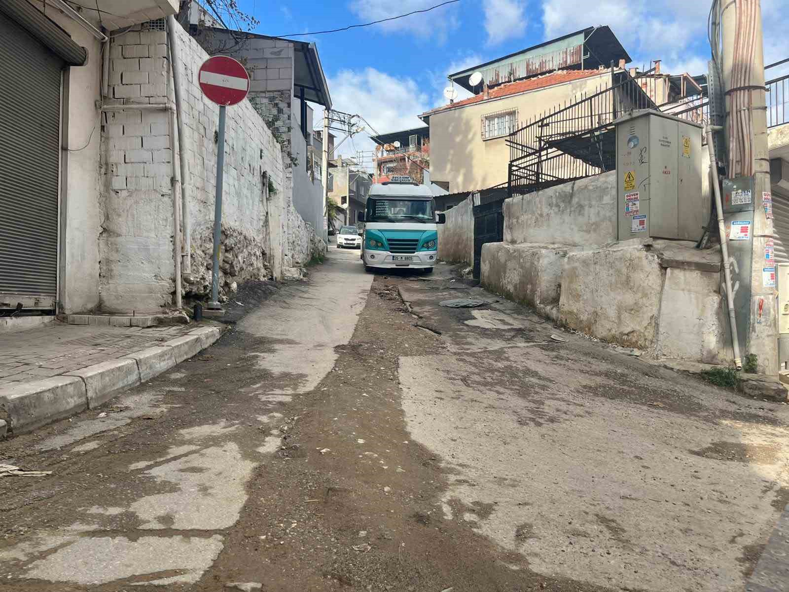 izmirde altyapi calismalari yollari kostebek yuvasina cevirdi 1 FOBlWKai