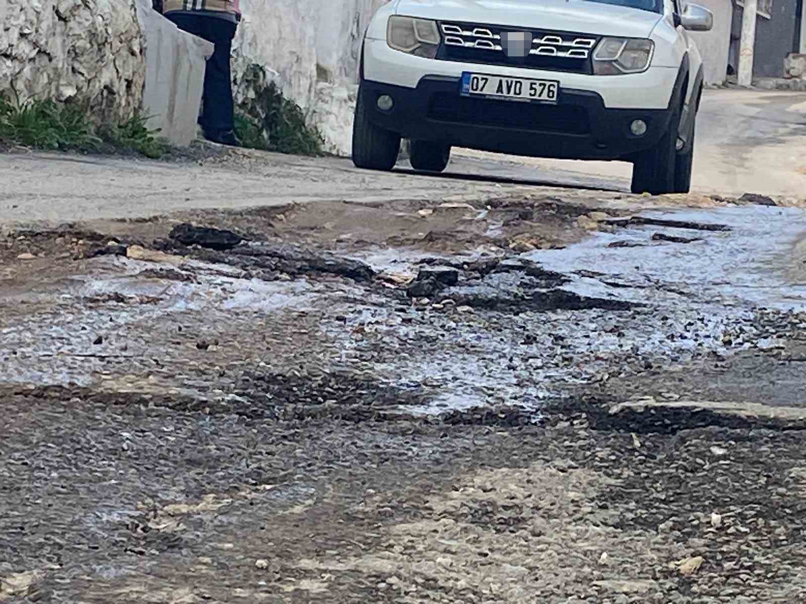 izmirde altyapi calismalari yollari kostebek yuvasina cevirdi 3 gBiWDXUR