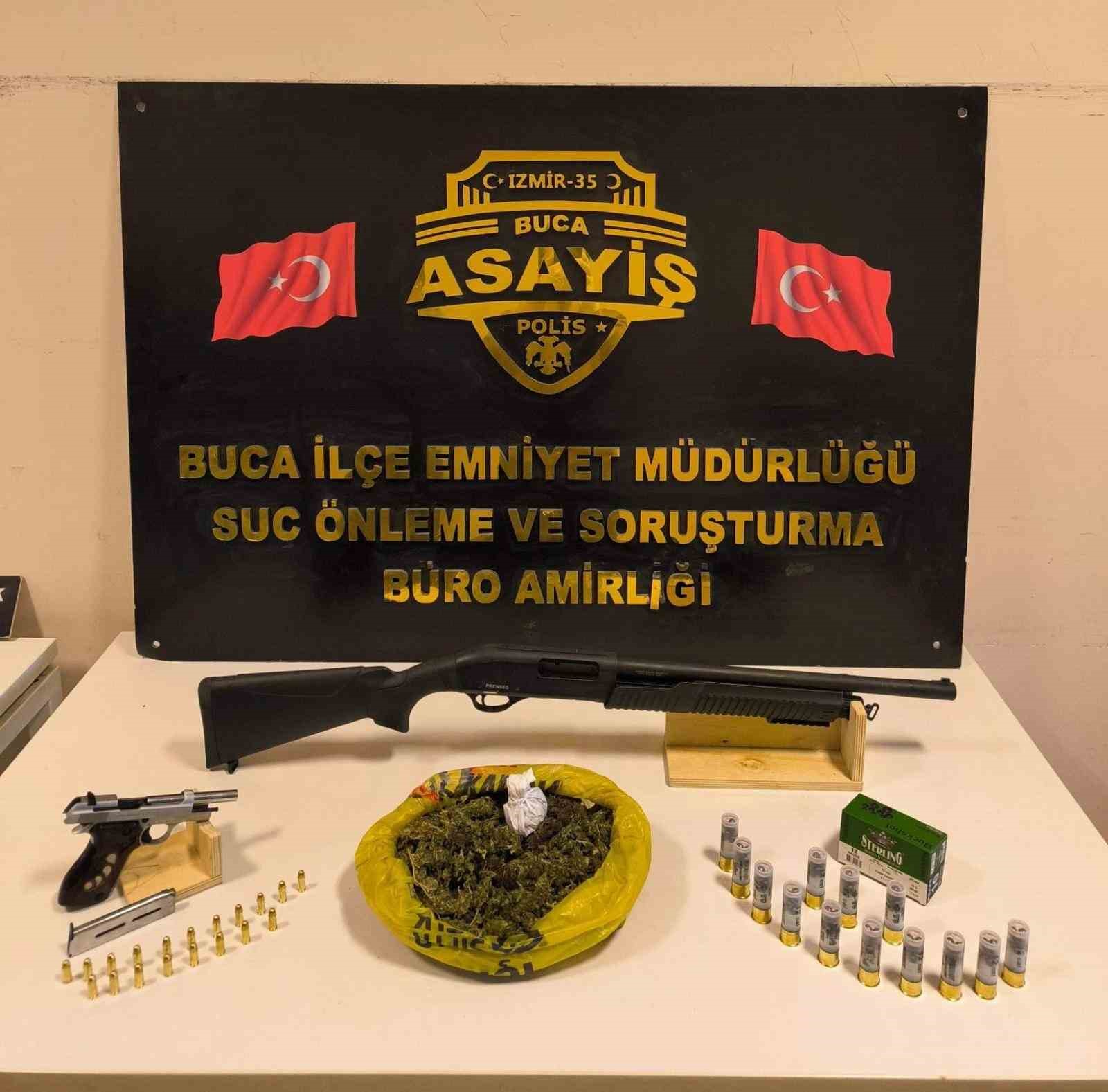 izmirde aranan sahis silah ve uyusturucuyla yakalandi 0 SRdJaE9I