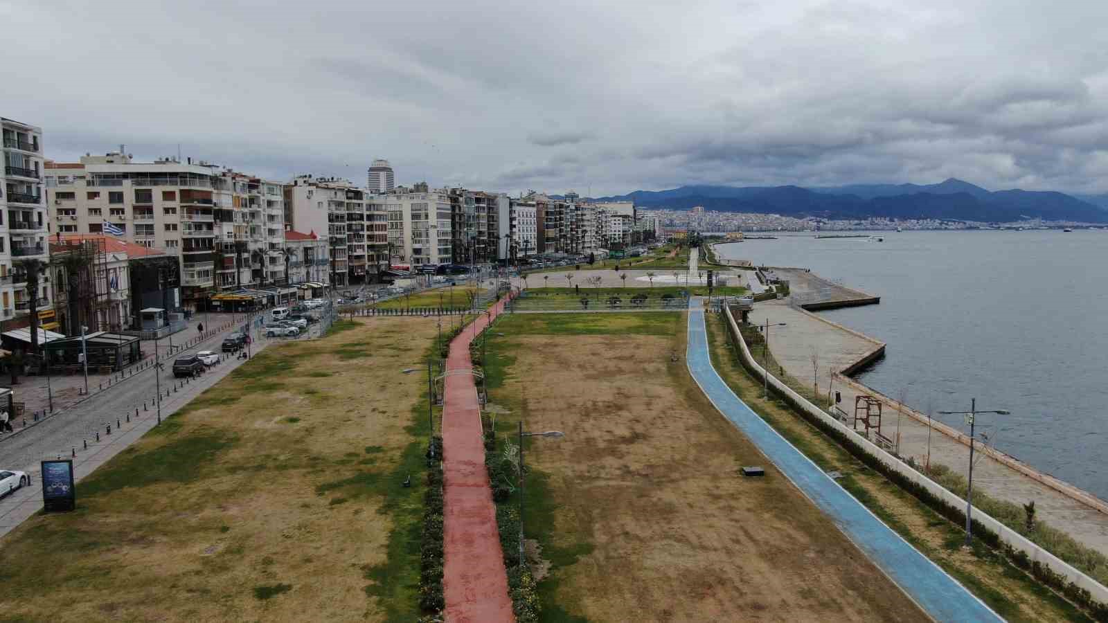 izmirde bayram tatili sessizligi gundogdu meydanina yansidi 2 hCrJK4mY