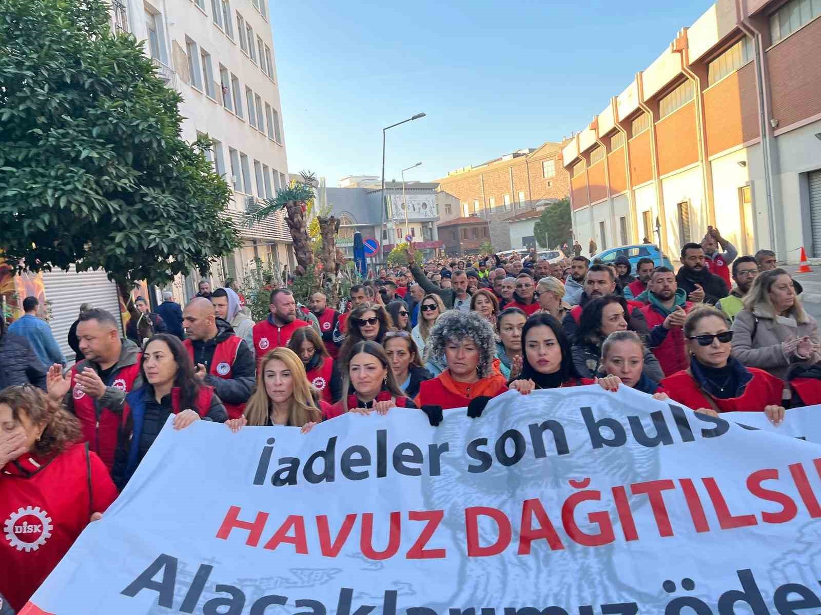 izmirde belediye iscileri yarim gun is birakma eyleminde 0 tOd48yUu