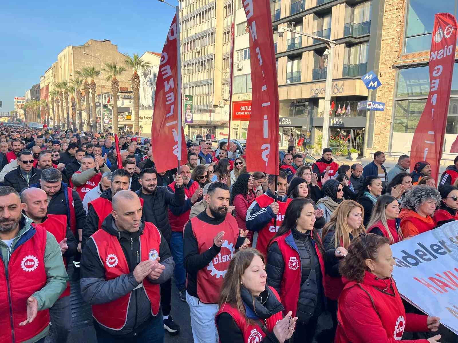 izmirde belediye iscileri yarim gun is birakma eyleminde 1 7vGEIDFY
