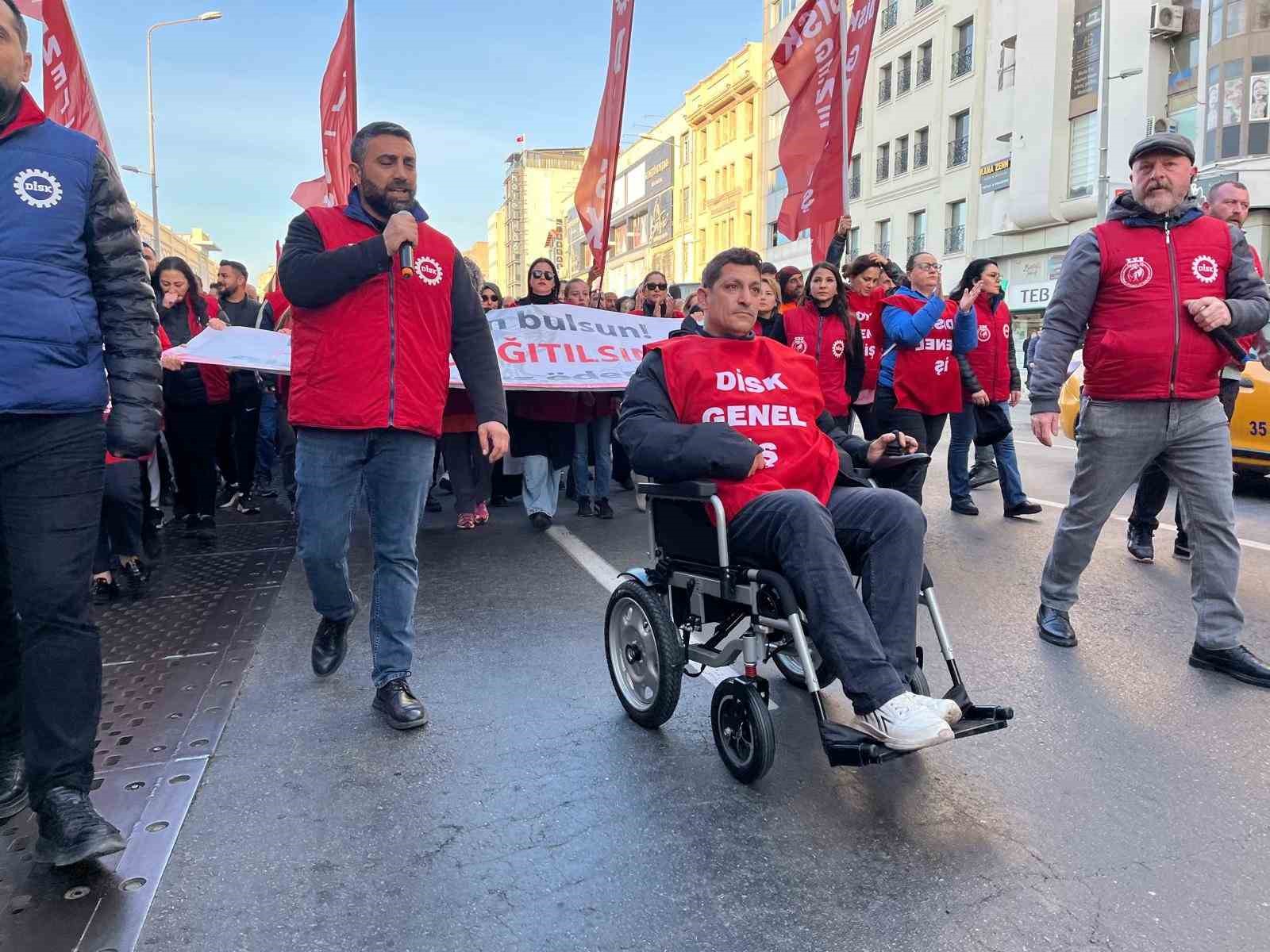 izmirde belediye iscileri yarim gun is birakma eyleminde 2 hp46LlRq