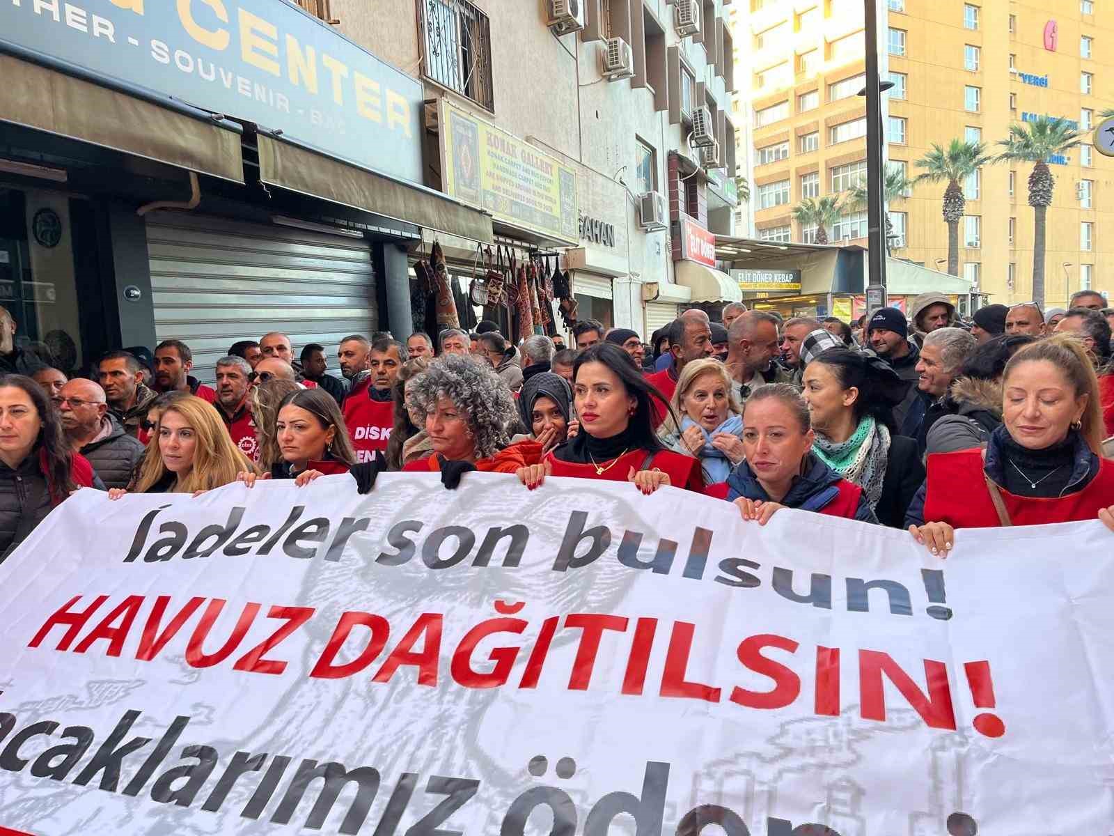 izmirde belediye iscileri yarim gun is birakma eyleminde 5 QJZUjUgK
