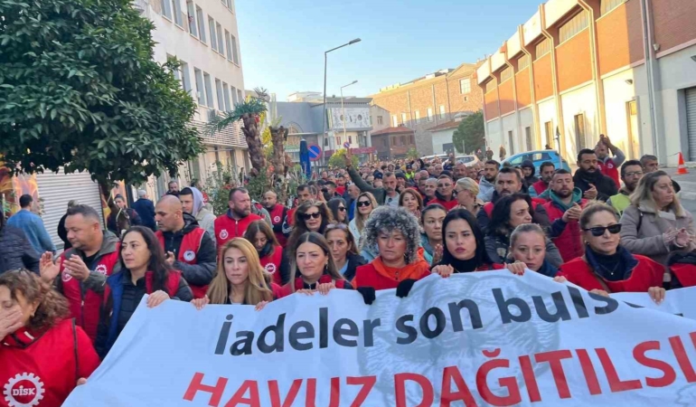 izmirde-belediye-iscileri-yarim-gun-is-birakma-eyleminde-tlNa1Eqm.jpg