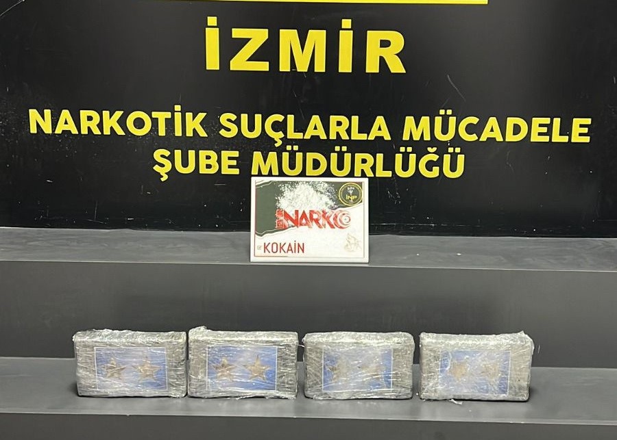 izmirde binlerce uyusturucu hap ve kokain ele gecirildi 1 Nhd6HS4s