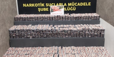 izmirde-binlerce-uyusturucu-hap-ve-kokain-ele-gecirildi-53qDVxXf.jpg